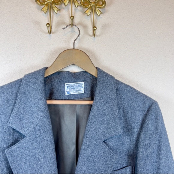 Pendleton Vintage Classic Gray 2Piece Suit. Blazer and skirt. 100% wool. Size 24 - Picture 2 of 9